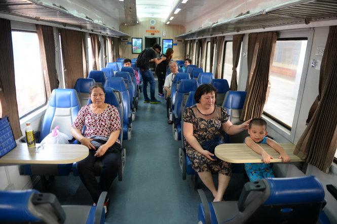 Cả đoàn tàu chạy từ ga Sài Gòn về ga Dĩ An (Bình Dương) chỉ có 5-6 hành khách - Ảnh: Hữu Khoa