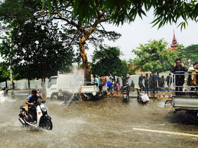 Khu vực xung quanh Royal Palace là nơi tập trung lễ hội