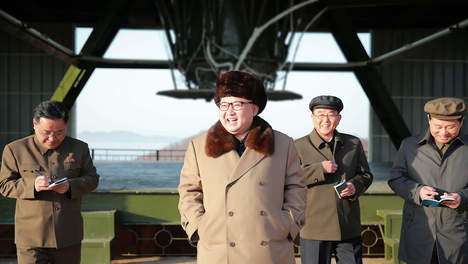 Nhà lãnh đạo Kim Jong Un tươi cười khi tới thăm Trung tâm vũ trụ Sohae tại hạt Cholsan, tỉnh Bắc Pyongan - Ảnh: Reuters