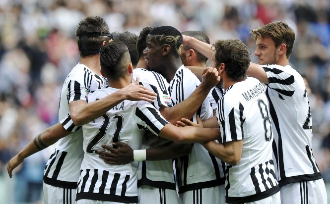 Các cầu thủ Juventus ăn mừng bàn thắng vào lưới Palermo. Ảnh: Reuters