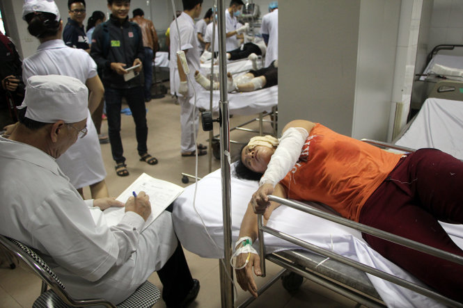 Công nhân điều trị tại bệnh viện Đa khoa 115 Nghệ An - Ảnh: Doãn Hòa