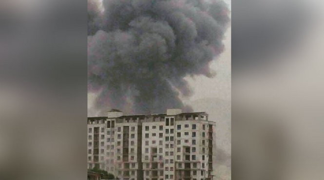 Khói đen bốc cao từ khu vực bị đánh bom - Ảnh: Instagram