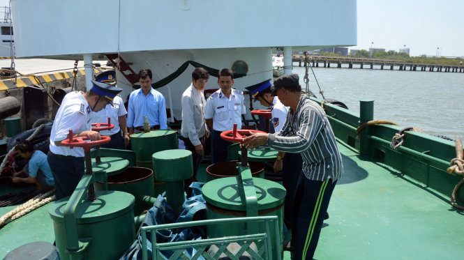 CSB 3 kiem tra…” Lực lượng Cảnh sát biển 3 kiểm tra tàu V.Lucky - Ảnh:Đức Định