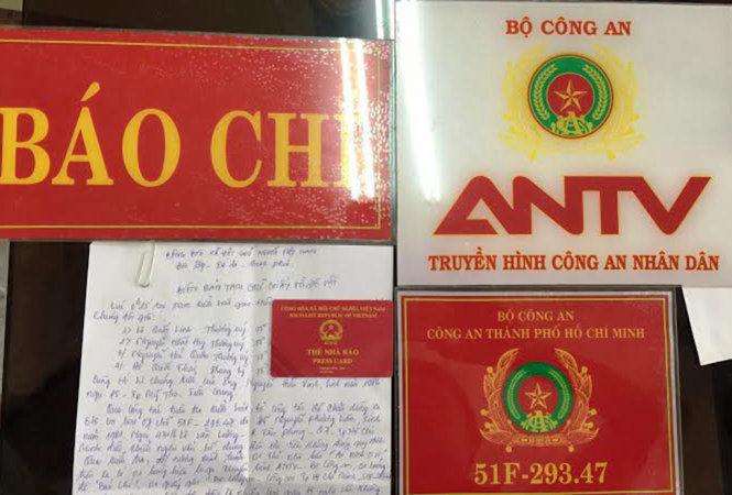 Thẻ nhà báo giả và bộ logo Truyền hình ANTV được Lâm nhờ mua với giá 3 triệu đồng.