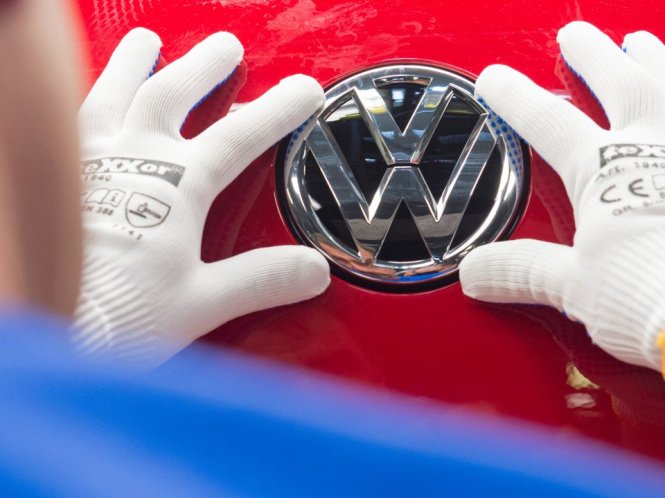 Volkswagen mất tới 18 tỉ USD để giải quyết khủng hoảng liên quan phần mềm gian lận trong kiểm định khí thải ô tô - Ảnh: Businessinsider