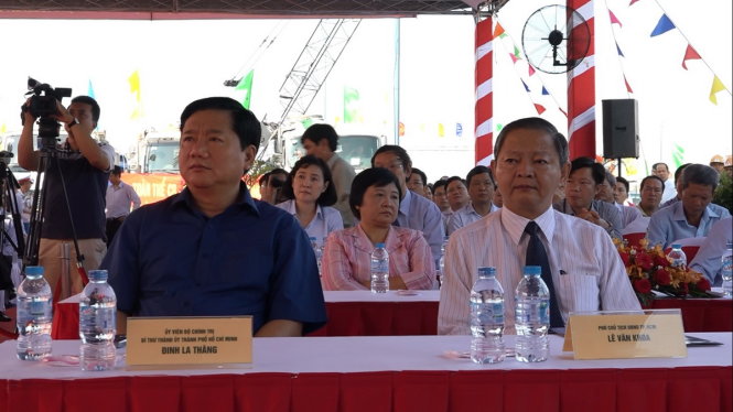 Uỷ viên Bộ Chính Trị, Bí Thư Thành Uỷ TP HCM ông Đinh La Thăng có mặt tại lễ khởi động xây dựng hoàn thiện nút giao thông tại cổng chính trường Đại học quốc gia TP.HCM - Ảnh: Chế Thân