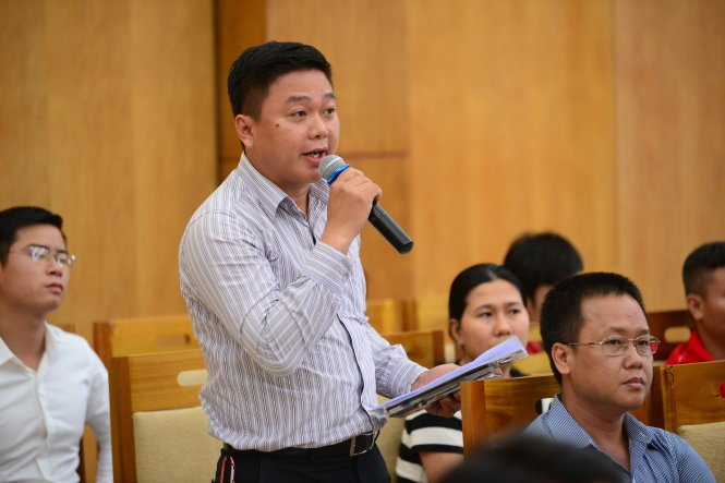 Doanh nghiệp nêu ý kiến tại hội nghị đối thoại doanh nghiệp với hải quan sáng 23-4 - Ảnh: Quang Định