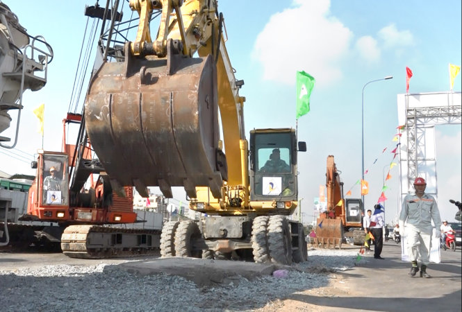 Khởi động xây dựng hoàn thiện nút giao thông tại vị trí cổng chính Đại học Quốc gia TP.HCM - Ảnh: Chế Thân