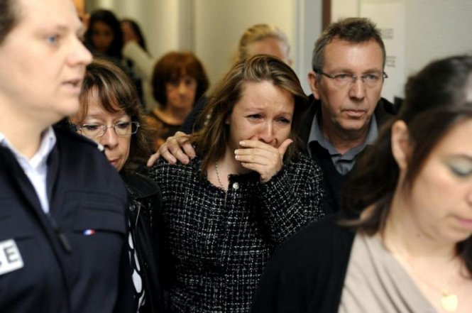 Nạn nhân Julie Derouette bật khóc khi ra tòa tháng 1-2016 - Ảnh: Reuters