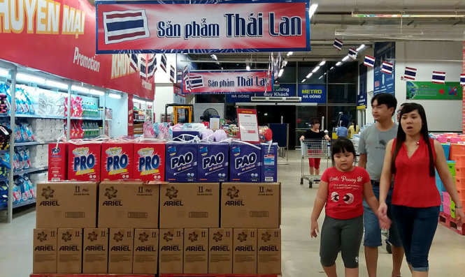 Trước khi nhà đầu tư Thái Lan thâu tóm Big C VN, hàng Thái cũng đã tràn ngập thị trường VN - Ảnh: L.Thanh