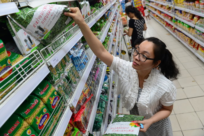 Tảo biển sấy khô của Thái Lan được bán tại siêu thị Big C Hoàng Văn Thụ, Q.Phú Nhuận, TP.HCM - Ảnh: Quang Định