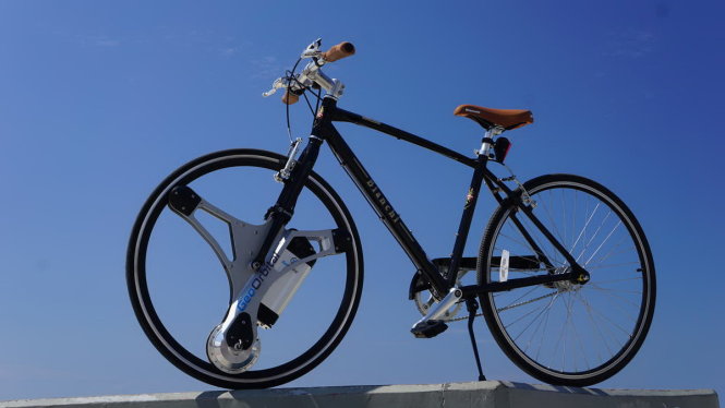 Xe đạp thông thường biến thành xe đạp điện với bánh xe GeoOrbital - Ảnh: Autoweek