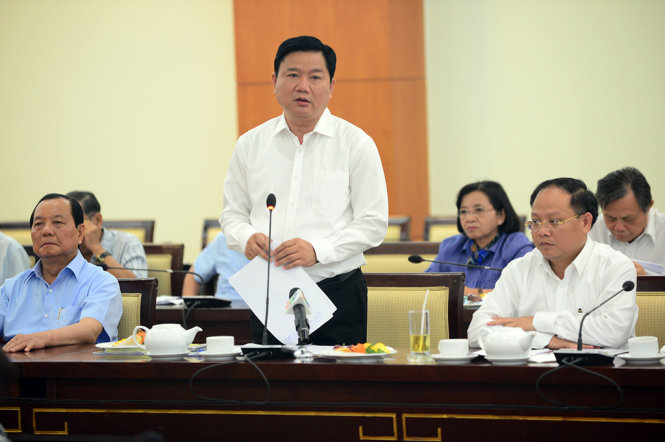 Bí thư Thành ủy TP.HCM Đinh La Thăng phát biểu tại buổi gặp gỡ cán bộ nghỉ hưu sáng 4-5 - Ảnh: Quang Định