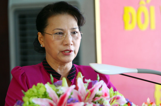 Bà Nguyễn Thị Kim Ngân trình bày chương trình hành động trước cử tri quận Ninh Kiều sáng 4 - 5 - Ảnh: Chí Quốc