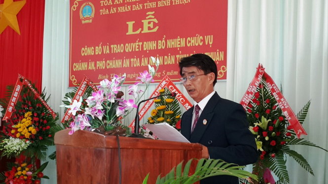 Ông Biện Văn Hoan được bổ nhiệm làm chánh án TAND tỉnh Bình Thuận thay thế ông Nguyễn Ngọc Quang nghỉ chờ ngày về hưu - Ảnh: NG.NAM