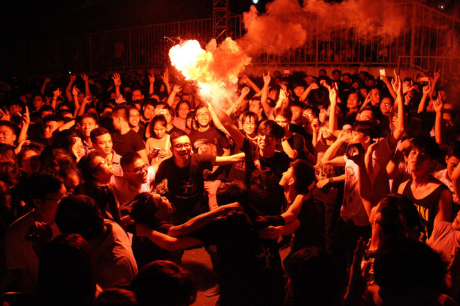 Hàng ngàn người yêu rock ở Huế đã có một đêm “cháy hết mình” - Ảnh: Nhật Linh