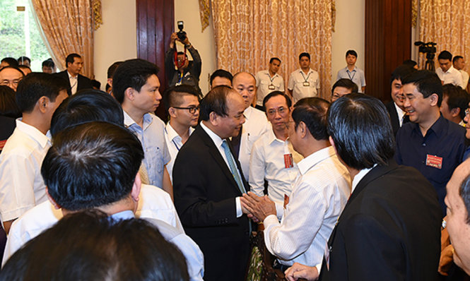 Thủ tướng Chính phủ Nguyễn Xuân Phúc gặp các doanh nghiệp tại Hội nghị Thủ tướng với doanh nghiệp diễn ra vào ngày 29-4 - Ảnh: Chinhphu.vn