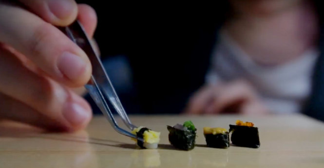 Làm món sushi siêu nhỏ bằng 1 hạt gạo
