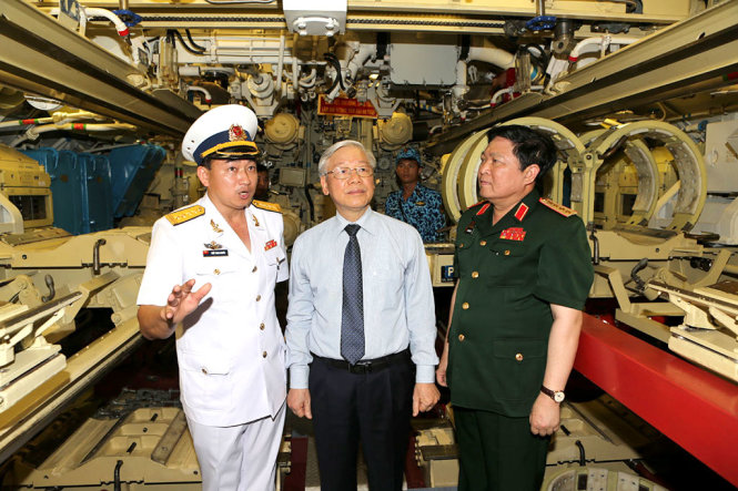 Tổng bí thư Nguyễn Phú Trọng thăm tàu ngầm Hải Phòng - Ảnh: TTXVN