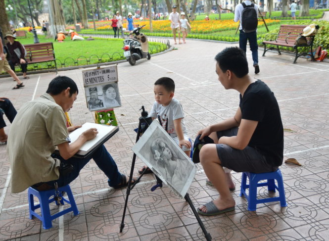 If you are looking for talented portrait artists, then look no further than the Hồ Gươm area. These artists are skilled at capturing the essence of their subjects in their portraits, creating stunning works of art that you will treasure for years to come. So why not commission your own portrait today and experience the magic of these talented artists.