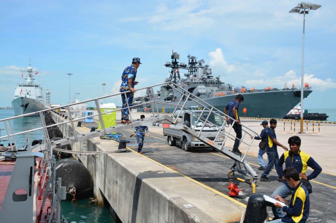 Tàu chiến các nước lần lượt cấp cảng Changi để tiếp tục các nội dung diễn tập