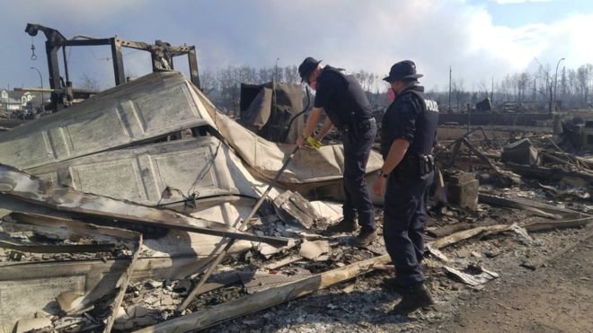 Vùng lân cận Fort McMurray cũng bị cháy - Ảnh: Reuters