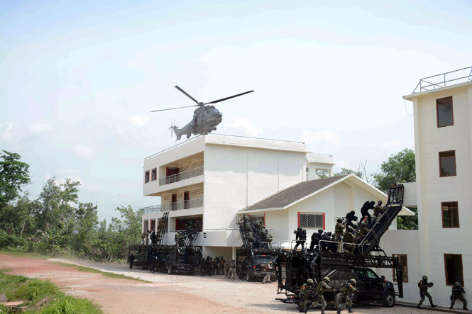 Đoàn đặc công Việt Nam triển khai lực lượng tấn công khủng bố