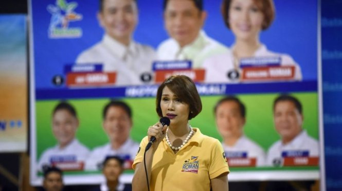 Chính trị gia Geraldine Roman đã trở thành người chuyển giới đầu tiên tại Philippines được bầu vào quốc hội nước này - Ảnh: AFP