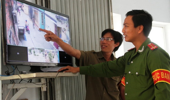 Công an phường Xuân Hà (quận Thanh Khê, Đà Nẵng) là một trong những đơn vị đầu tiên lắp đặt camera giám sát tại các khu dân cư trên địa bàn - Ảnh: Đoàn Cường