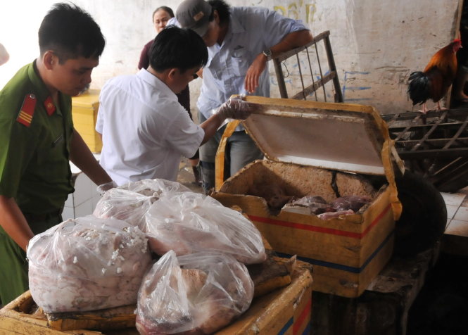 Số lượng thịt thối do Đoàn kiểm tra liên ngành thị xã Đồng Xoài phát hiện tại chợ Đồng Xoài - Ảnh: Bùi Liêm