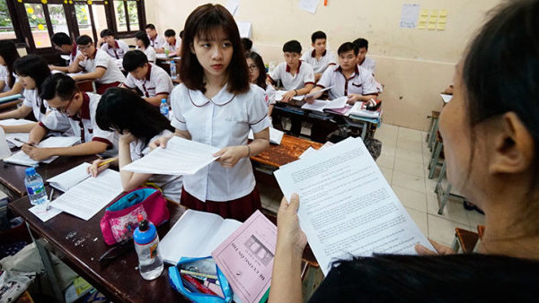 Một tiết học ôn tập của học sinh Trường THPT Ngô Thời Nhiệm, Q.9, TP.HCM chuẩn bị cho kỳ thi THPT quốc gia 2015 - Ảnh: Quang Định
