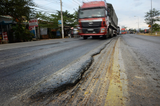 Quốc lộ 1 đoạn Phan Thiết - Đồng Nai dài 114km, vốn đầu tư 2.000 tỉ đồng bị lún nhiều nơi dù mới đưa vào sử dụng                - Ảnh: Hữu Khoa