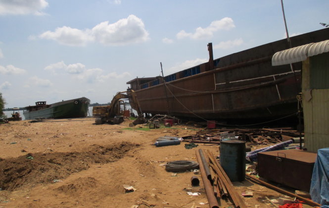 Khu vực bãi đóng tàu, nơi xảy ra vụ tai nạn - Ảnh: T.Lũy