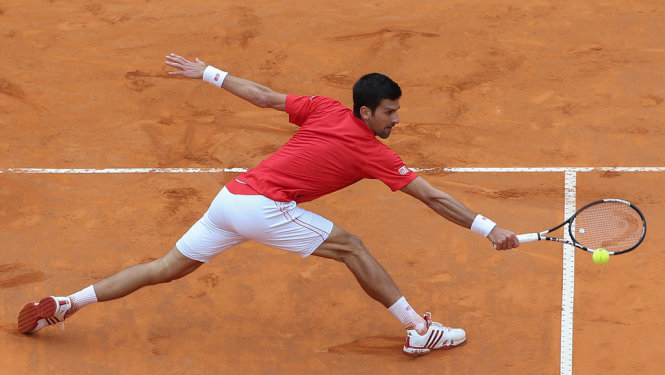 Djokovic trong trận đấu với Rafael Nadal. Ảnh: Reuters
