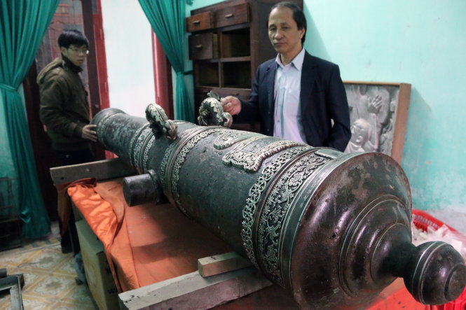 Một trong ba khẩu thần công Uy Phúc của Bảo tàng Hà Tĩnh vừa được phục chế dát bạc - Ảnh: Thái Lộc
