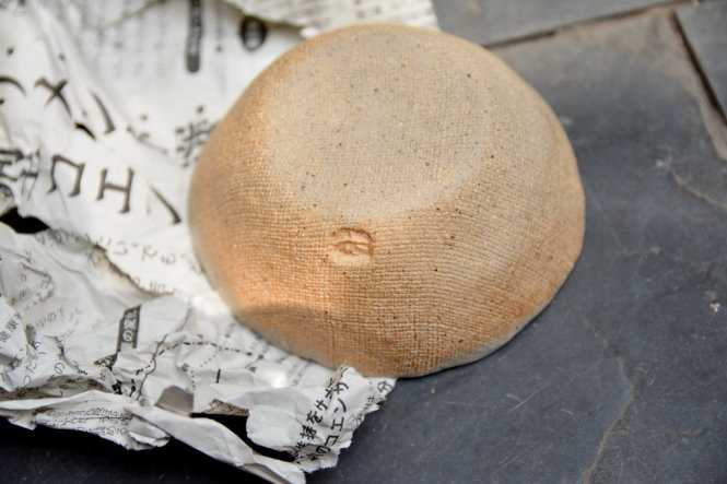 Chũ kí của nghệ nhân Nhật trên gốm - Ảnh: Phạm Tô Chiêm
