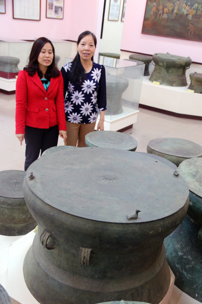 Trống đồng Cẩm Giang đang được trưng bày tại Bảo tàng Thanh Hóa (chiếc trống lớn nhất) - Ảnh: Thái Lộc