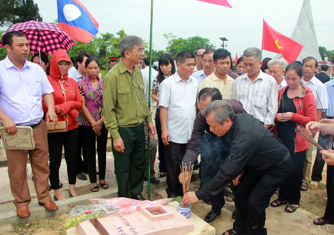 Gia đình liệt sĩ Nguyễn Công Côn - liệt sĩ được xác định tên, tuổi nhờ xét nghiệm AND hi sinh tại nước bạn Lào - Ảnh: Doãn Hòa