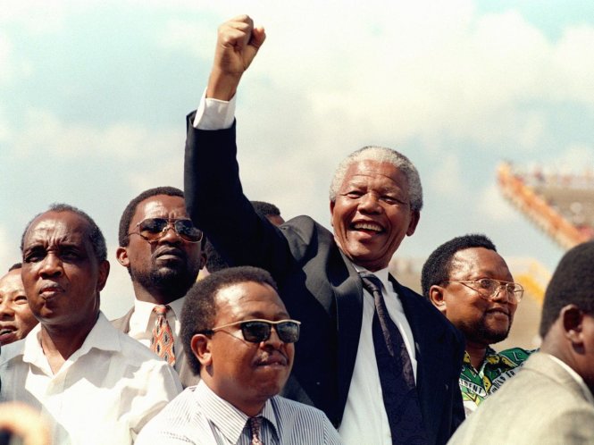 Ông Mandela là tổng thống người da đen đầu tiên được bầu lên ở Nam Phi - Ảnh: Independent