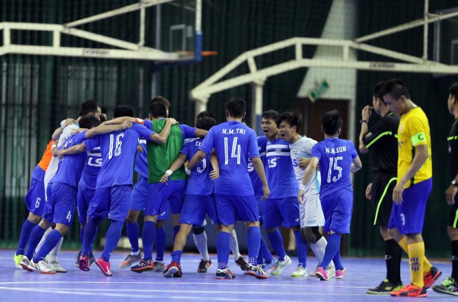 Các cầu thủ Thái Sơn Nam ăn mừng chức vô địch Giải futsal vô địch quốc gia. Ảnh: N.K