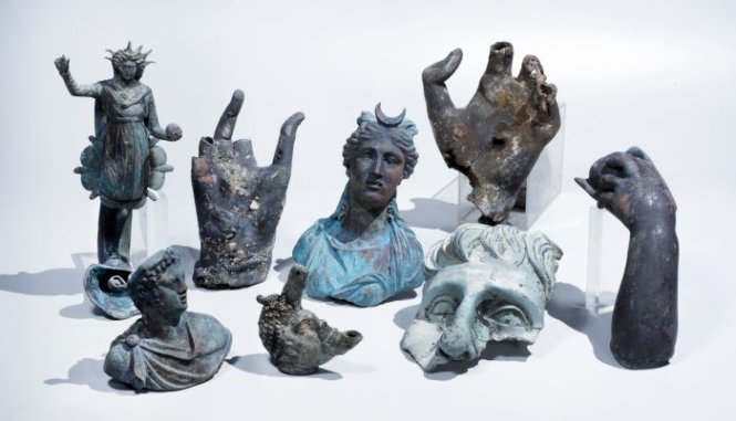 Các bức tượng đồng được tìm thấy trong đợt khai quật khảo cổ - Ảnh: i24news