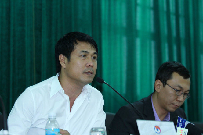 HLV Nguyễn Hữu Thắng trong buổi họp báo chiều 18-5. Ảnh: Nam Khánh