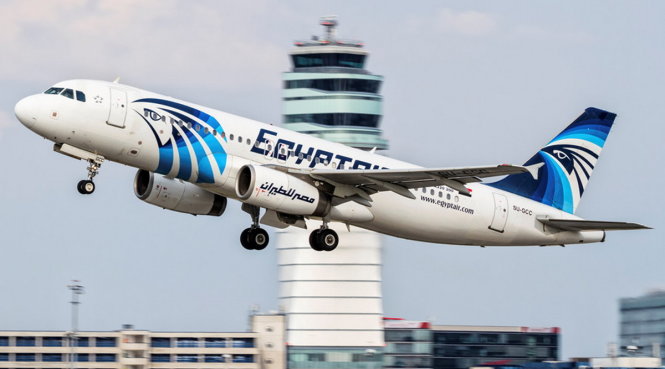 Truyền hình Hi Lạp nói đã tìm thấy mảnh vỡ máy bay Ai Cập bị rơi - Ảnh: Reuters