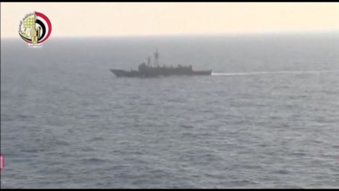 Chiếc tàu tham gia tìm kiếm xác máy bay Ai Cập được cho là rơi trên biển Địa Trung Hải - Ảnh: Lemonde