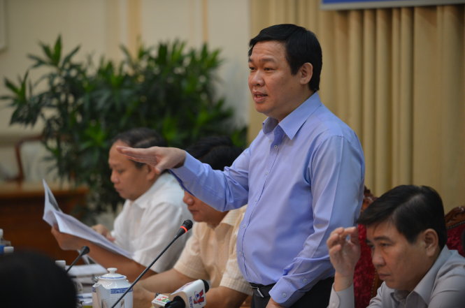 Ủy viên Bộ Chính trị, Phó thủ tướng Vương Đình Huệ phát biểu tại buổi làm việc với TP.HCM chiều 20-5 - Ảnh: Quang Định