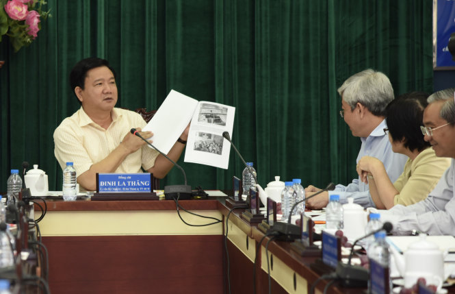 Bí thư Thành ủy Đinh La Thăng trong buổi làm việc với các lãnh đạo quận 5 - Ảnh: Tự Trung
