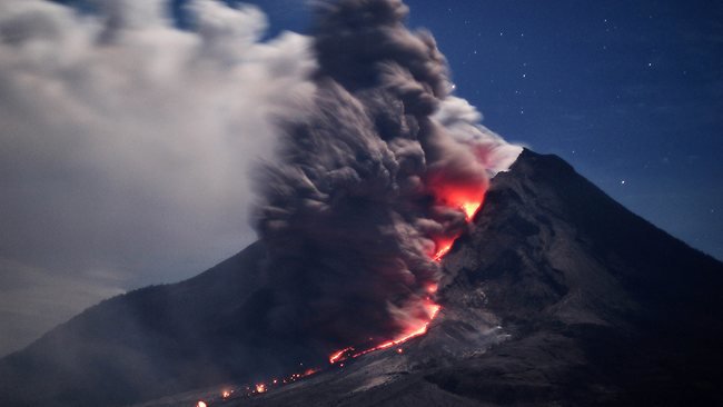 Núi lửa Sinabung trong lần phun trào dữ dội năm 2014. Ảnh: AFP
