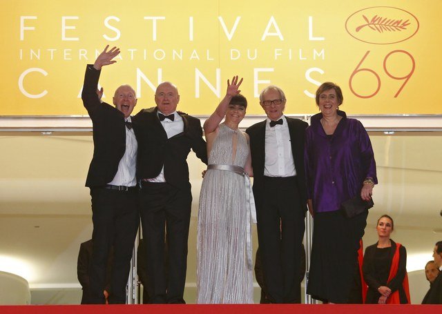 Đạo diễn Ken Loach cùng các diễn viên Paul Laverty, Dave Johns, Hayley Squires và nhà sản xuất Rebecca O'Brien tại LHP Cannes 2016.