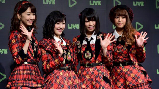 Nhóm nhạc nữ AKB48 của Nhật đã hủy bỏ các sự kiện gặp gỡ người hâm mộ sau khi bị một người đàn ông dùng cưa tấn công - Ảnh: AFP