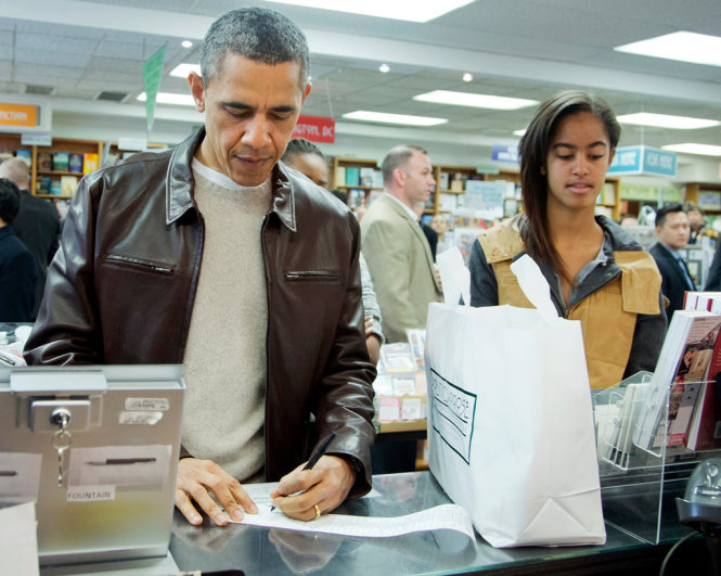 Là một người mê đọc sách, tổng thống Obama luôn sưu tập hàng chục quyển mỗi khi mua sắm